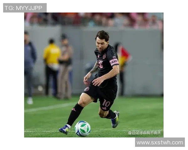 以身高两米的足球球星为核心展开球队战术新格局