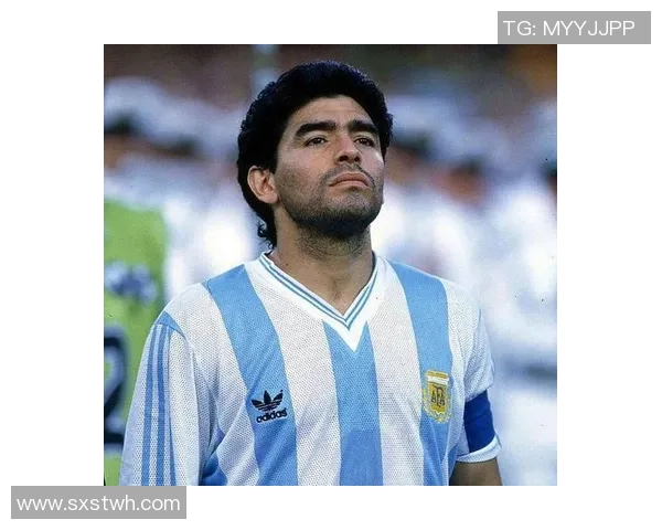 励志十大足球巨星：从逆境到巅峰的传奇之路