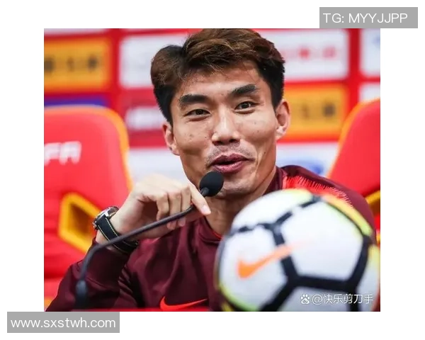 足球历史上身高最高的球星是谁揭秘他独特的身体优势与比赛表现 足球历史上身高最高的球星是谁揭秘他独特的身体优势与比赛表现